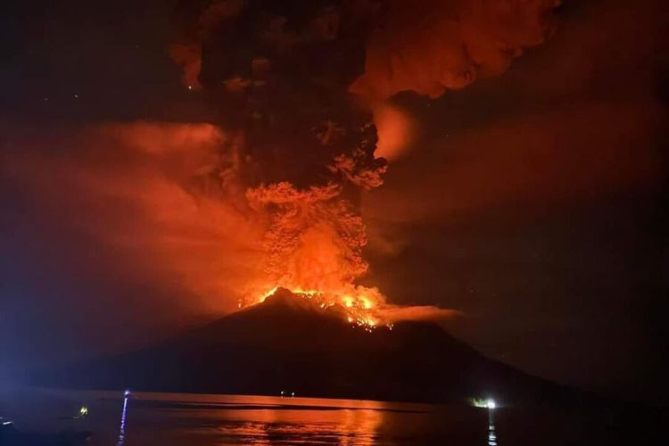 POTENSI TSUNAMI, GUNUNG RUANG BERSTATUS AWAS!