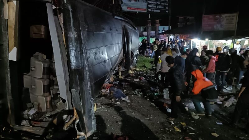 KORBAN TEWAS JADI 11 ORANG PADA KECELAKAAN BUS DI CIATER