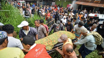 KORBAN TEWAS BANJIR BANDANG DI SUMBAR  BERTAMBAH JADI 43 ORANG