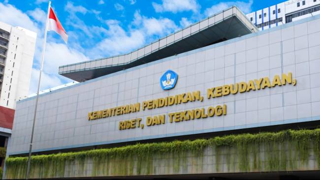 GURU TERJERAT PINJOL, KEMENDIKBUD JANJIKAN KESEJAHTERAAN LEWAT PPPK 2024