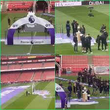 ARSENAL BUAT GLADIRESIK ANGKAT PIALA DI EMIRATES STADIUM